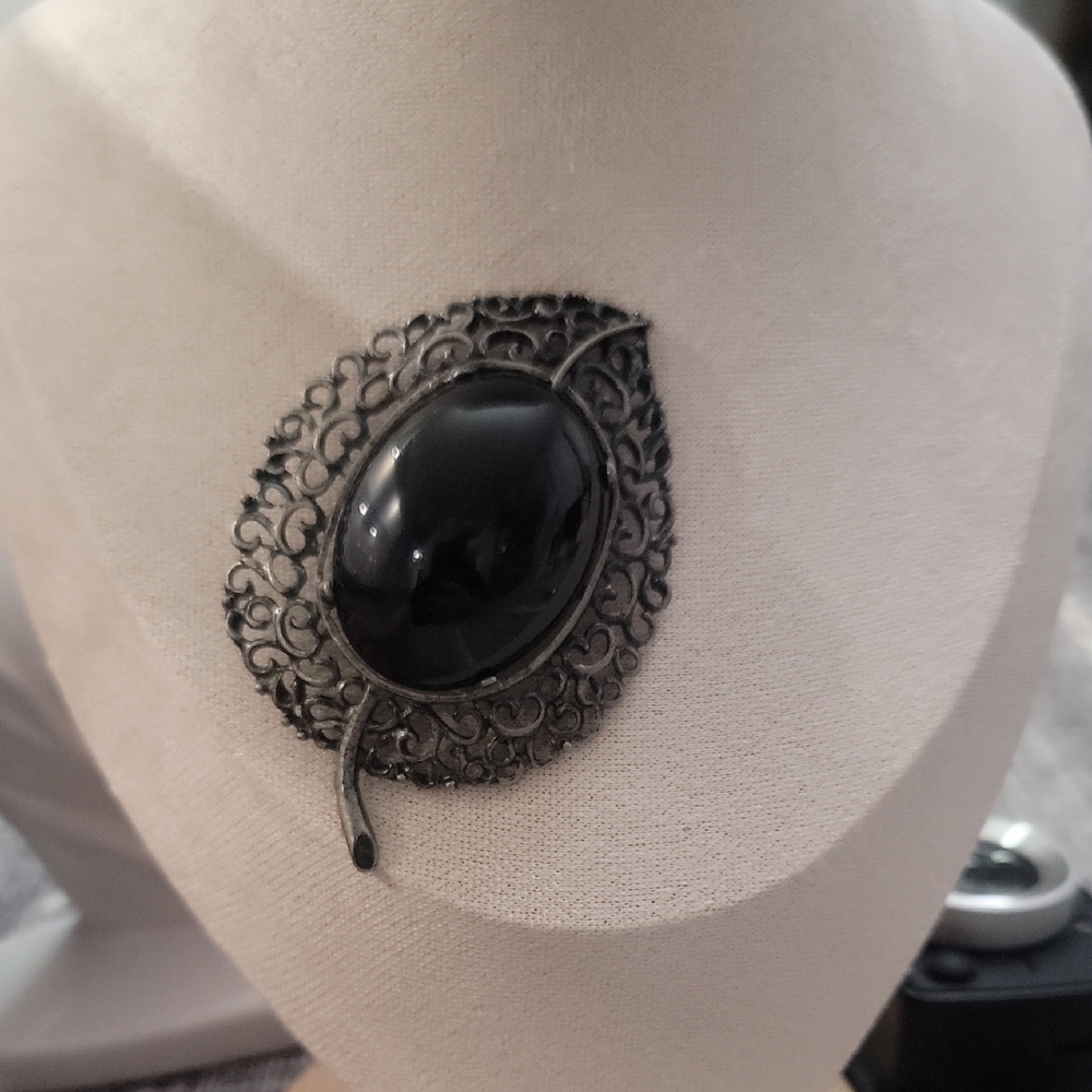 VINTAGE PIN BROOCH SILVER TONE